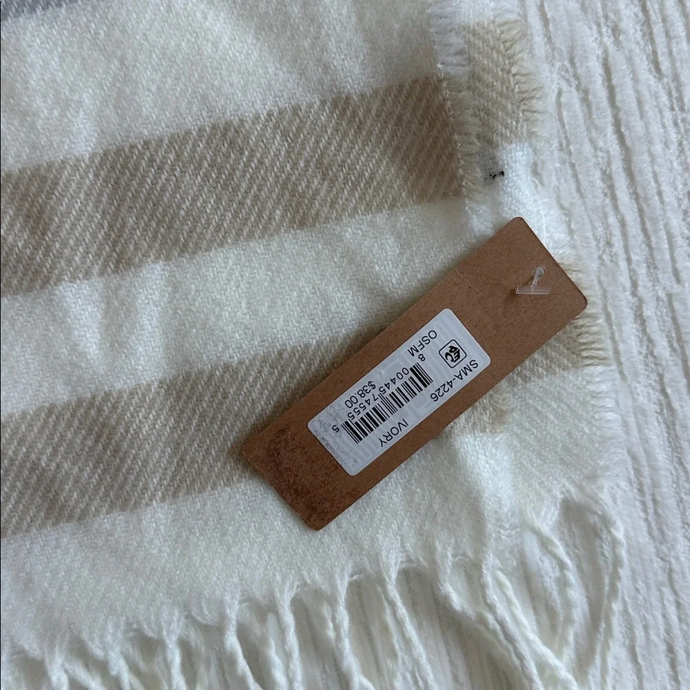 Steve Madden Ivory Plaid Scarf NWT